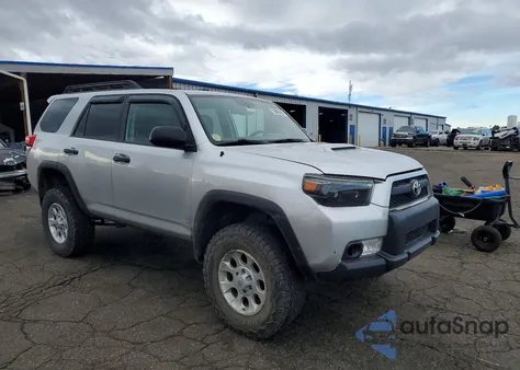 2010 Toyota 4Runner Sr5 z USA, uszkodzony, nr VIN JTEBU5JR2A5032455